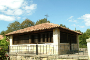 Casa de Juntas de Puente San Miguel. Pulsar para ampliar