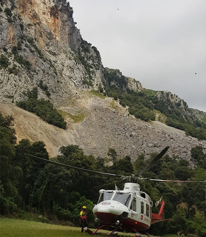 Foto del Gobierno de Cantabria del rescate en la ferrata. Pulse para verla más grande